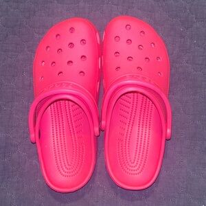 Women’s very gently used size 9 fuchsia crocs